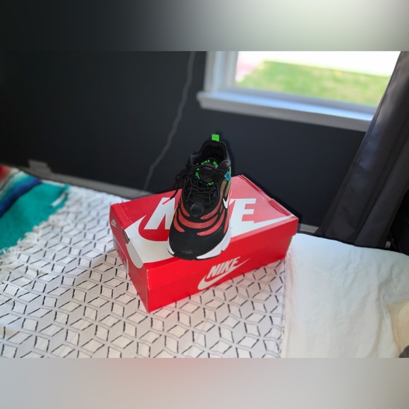 Nike Air Max Exosense SE 	9.5 	BLACK/WHITE FLASH - Picture 4 of 4